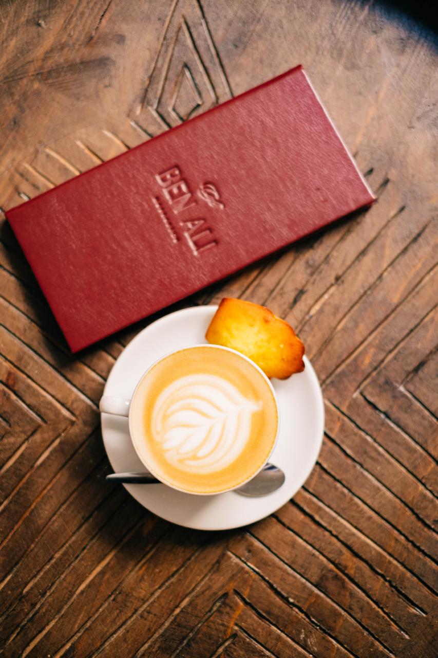 Latte art with madeleine